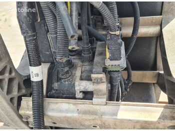 AdBlue tank för Lastbil 21113468   VOLVO FH4 / RENAULT RANGE T truck: bild 5