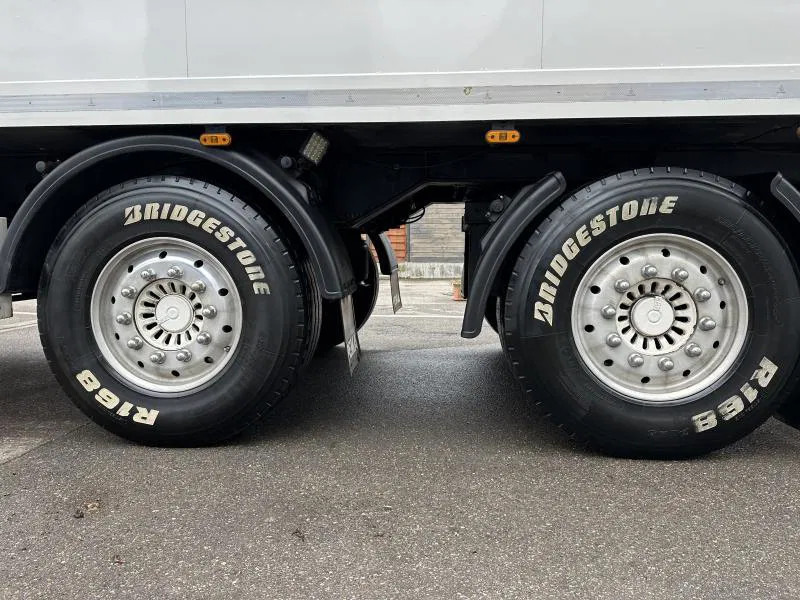 Kyl/ Frys semitrailer Krone Cool Liner Cool Liner 2 - Achs CITYSATTEL Lenkachse Carrier 1300TÜV NEU!!