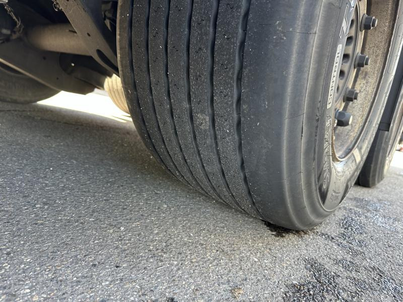 Skåp semitrailer Kögel MEGA Tautliner mit ROLLENBETT Flughafentr. MEGA Tautliner mit ROLLENBETT Flughafentr.