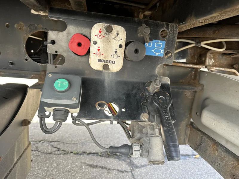 Skåp semitrailer Kögel MEGA Tautliner mit ROLLENBETT Flughafentr. MEGA Tautliner mit ROLLENBETT Flughafentr.