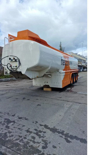 Tanktrailer Schwelmer Eisenwerk TSA Diesel Heizöl 6 Kammern 35.5 m³ Zählwerk TKZ A TSA Diesel Heizöl 6 Kammern 35.5 m³ Zählwerk TKZ ABS