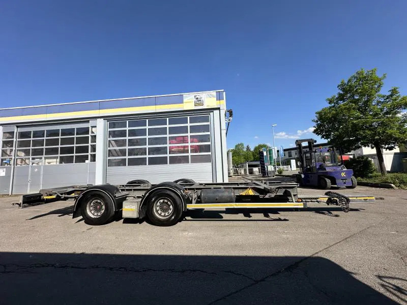 Containersläp/ Växelflaksläp H&W 4 x Tandem Lafette MEGA verzinkt Mitnahmestapl. 7. 3 x Tandem Lafette MEGA verzinkt Mitnahmestapl. 7.82 m