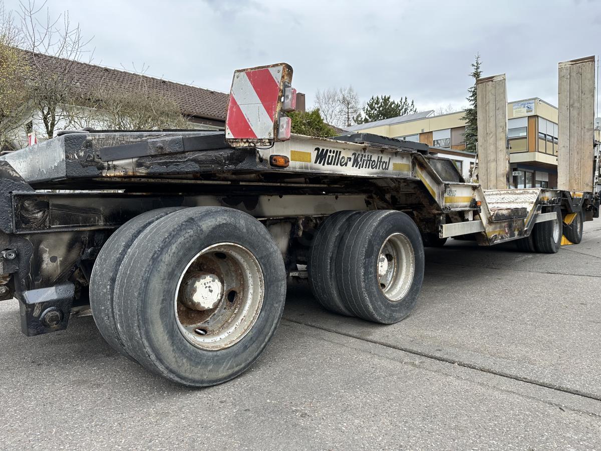 Låg lastare trailer Müller-Mitteltal T4 4-Achs Tieflader Radmulden luftgefedert