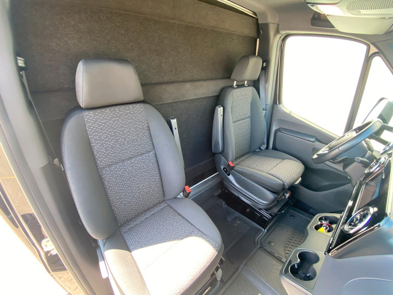 Skåpbil Mercedes-Benz 319 Sprinter CDI | LBW+Seitentür*Navi*Klima*ACC Mercedes-Benz 319 Sprinter CDI | LBW+Seitentür*Navi*Klima*ACC