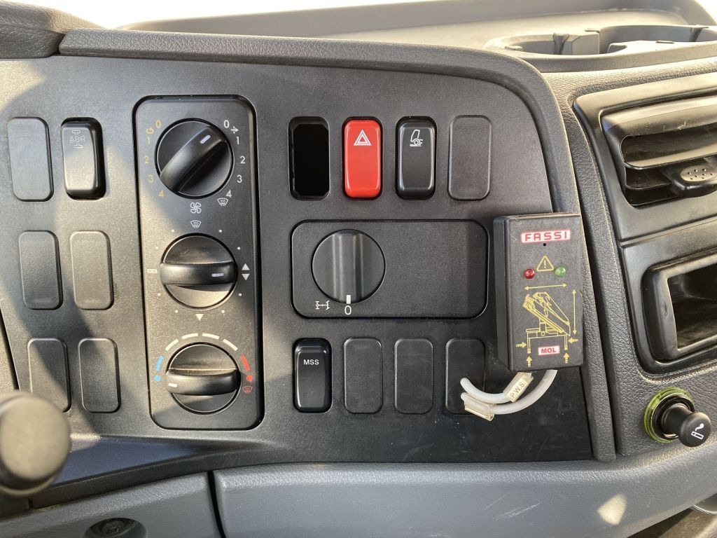 Transportbil med tippflak Mercedes-Benz 818 Atego | Fassi F65*MEILLER*PKW-AHK*1.Hand