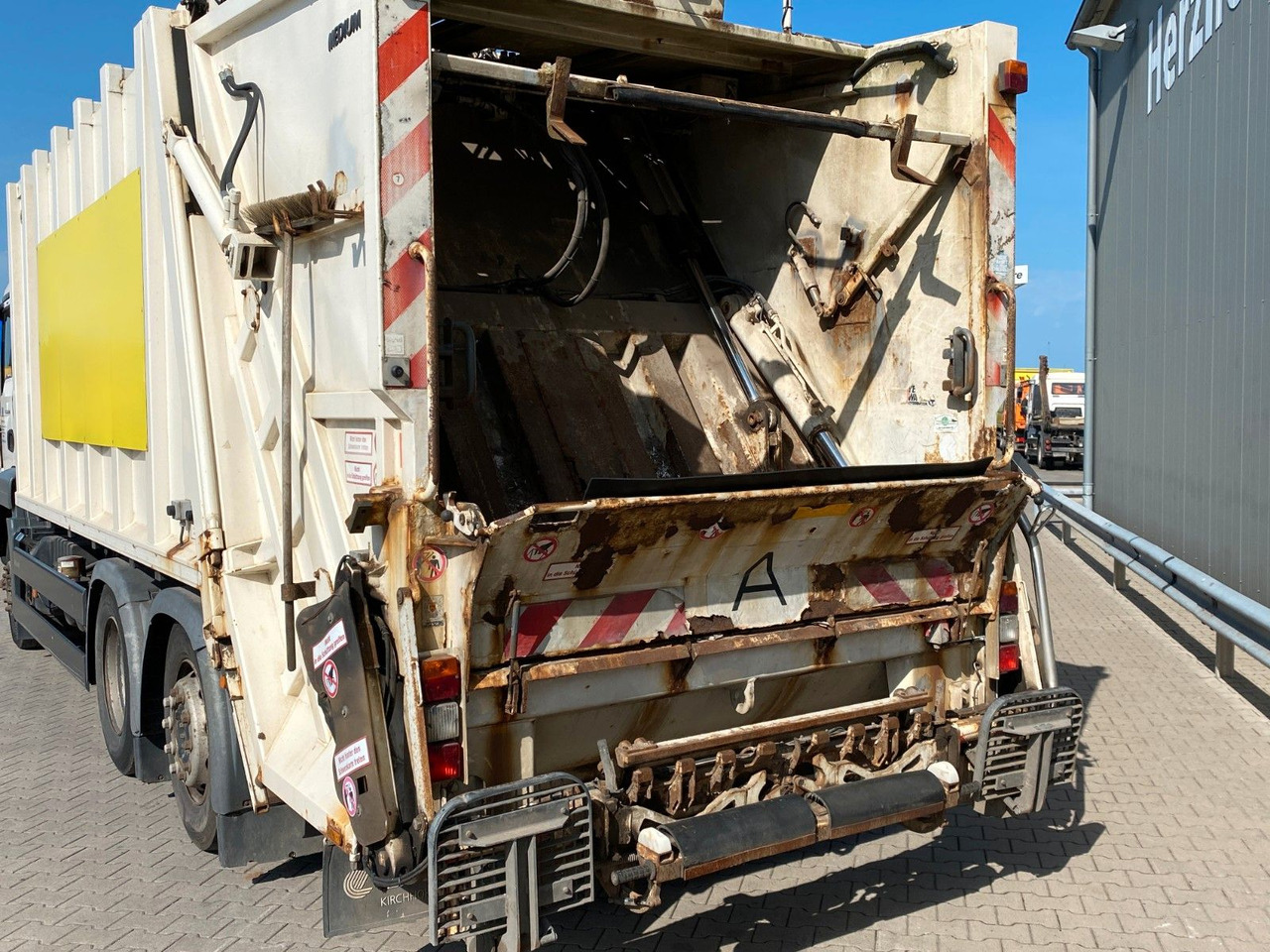 Sopbil MAN TGS 26.320 6x2-4 | Zöller Medium X2EC24*3x Sitze