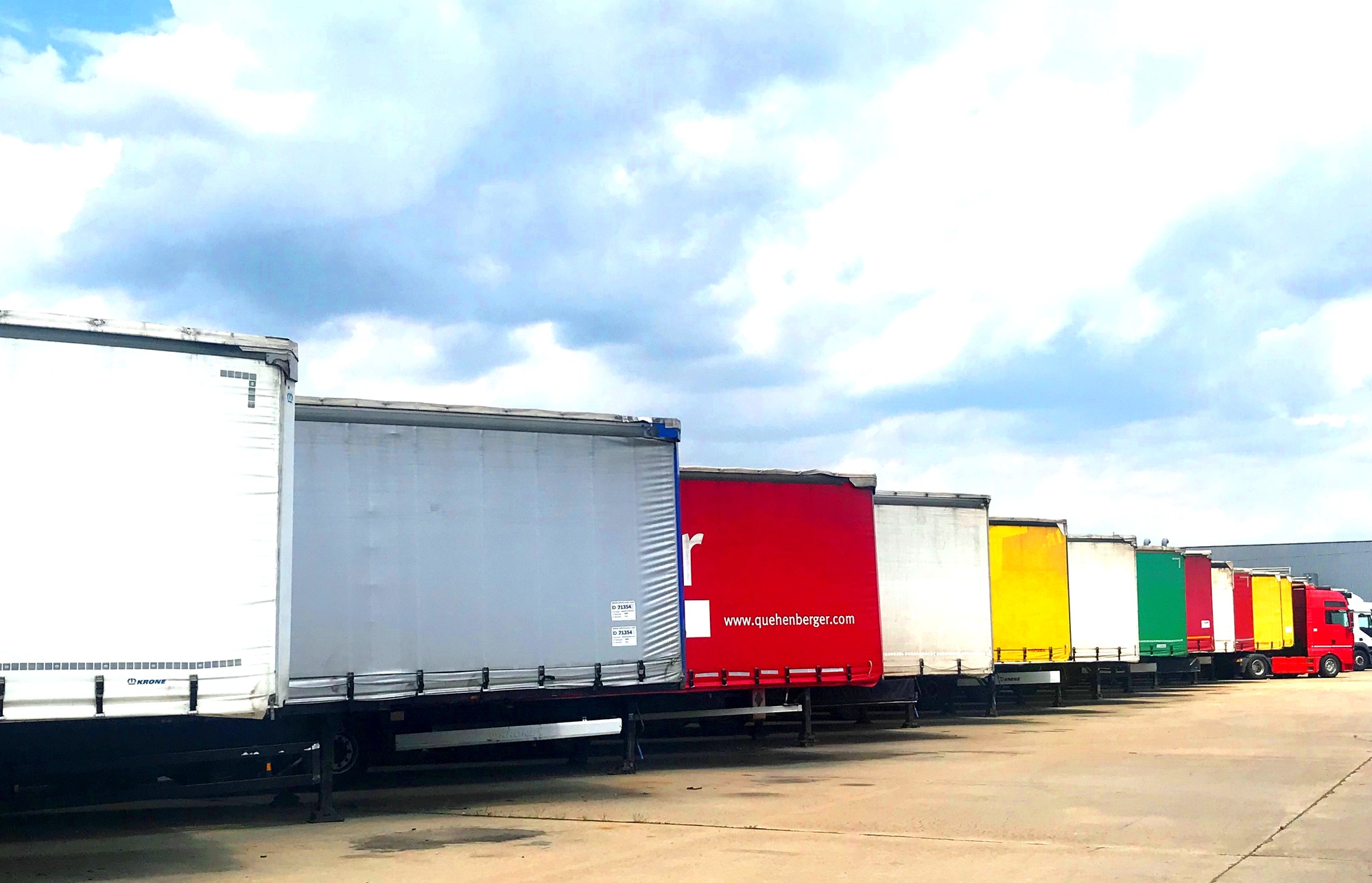 AIC TRUCKS SA - Byggmaskiner MAN undefined: bild 4