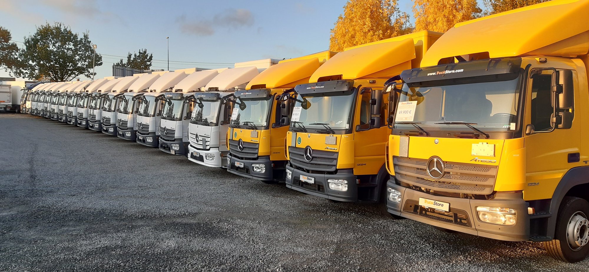 TruckStore Brussels - Transportbilar MERCEDES-BENZ undefined: bild 1