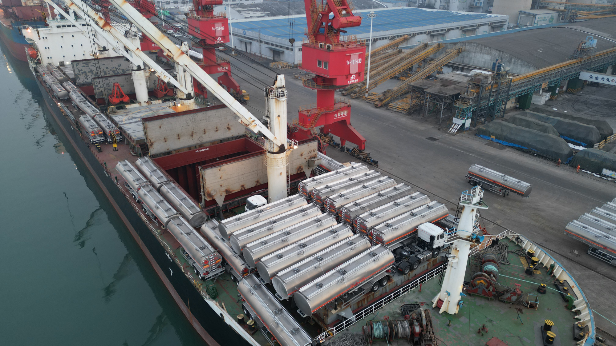 Qingdao Higher Weight Trade Co. LTD - Lastbilar - ny, högerratt undefined: bild 2