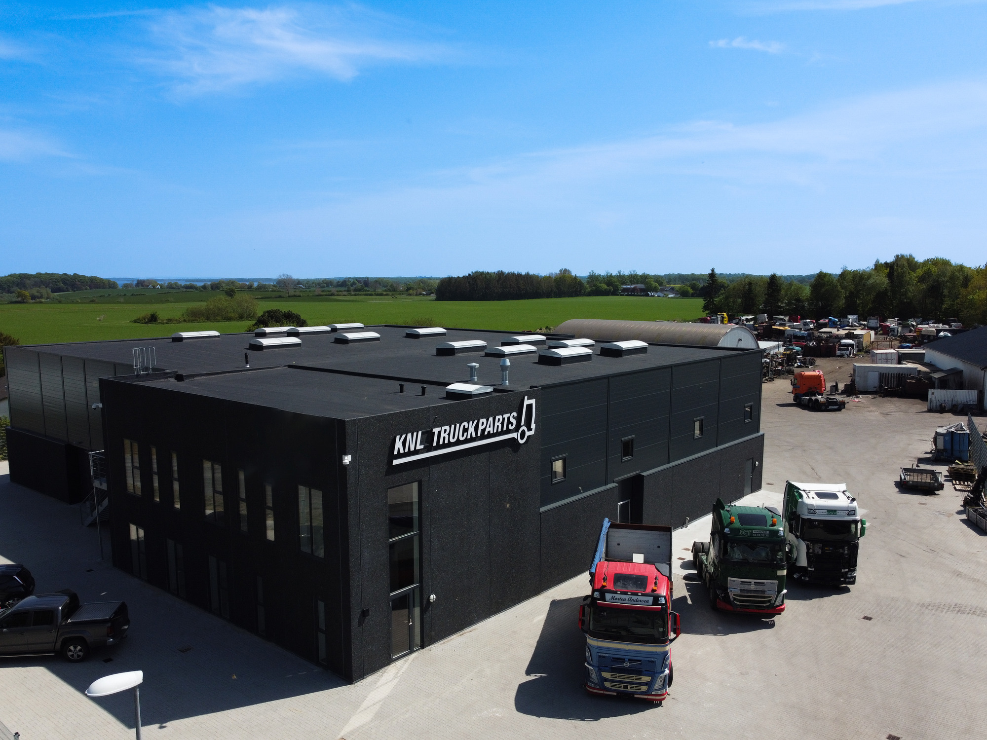 KNL TRUCKPARTS ApS - fordon till salu undefined: bild 1