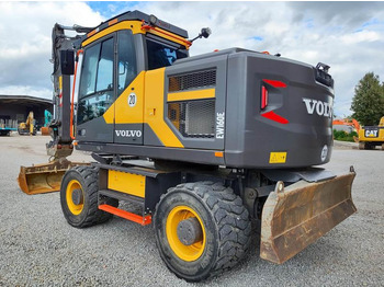 Grävmaskin på däck VOLVO EW160E