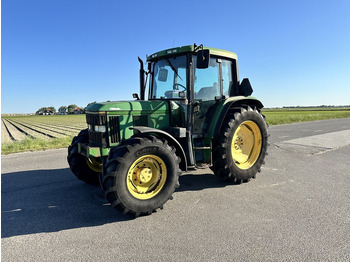 Traktor JOHN DEERE 6400