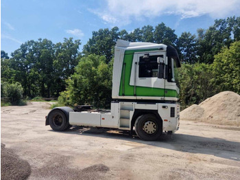 Dragbil RENAULT Magnum 440