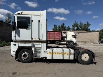 Dragbil RENAULT Magnum 440