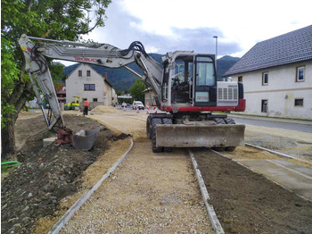 Grävmaskin på däck TAKEUCHI