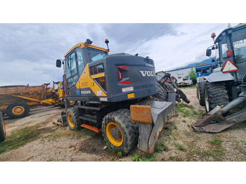 Grävmaskin på däck VOLVO EWR150E