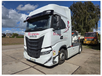 Dragbil IVECO S-WAY
