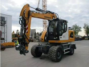 Grävmaskin på däck LIEBHERR A 914