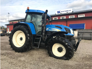Traktor NEW HOLLAND T7000