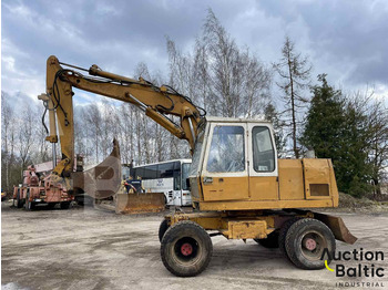 Grävmaskin på däck LIEBHERR A 900