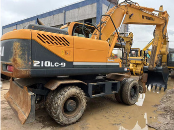 Grävmaskin på däck HYUNDAI R210