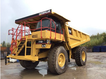 Terränggående truck CATERPILLAR