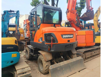 Grävmaskin på däck DOOSAN DX60W