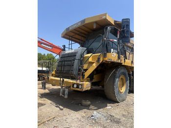 Terränggående truck CATERPILLAR