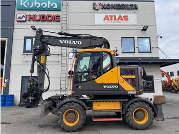 Grävmaskin på däck VOLVO EWR150E