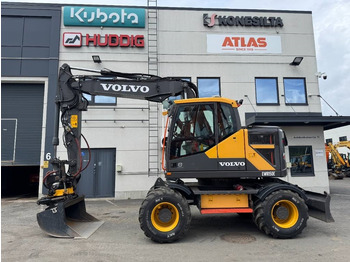 Grävmaskin på däck VOLVO EWR150E