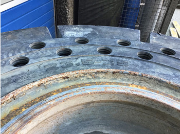 Däck och fälgar LIEBHERR