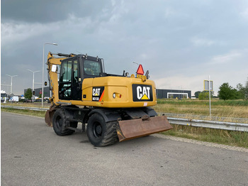 Grävmaskin på däck CATERPILLAR M313D