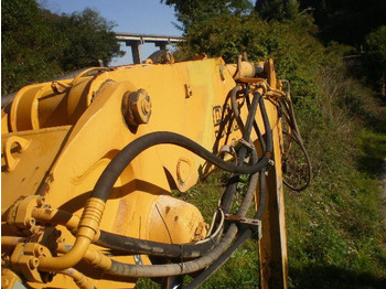 Grävmaskin på däck LIEBHERR A 900