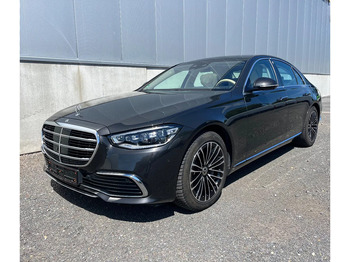 Sedan MERCEDES-BENZ