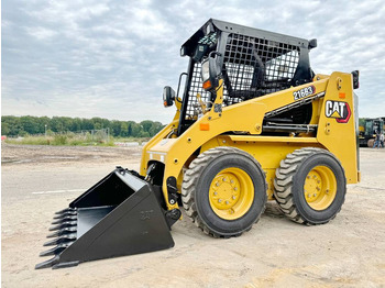 Kompaktlastare/ Slirstyrda lastare CATERPILLAR 216B3