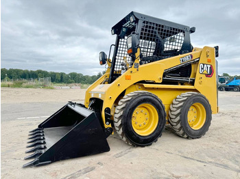 Kompaktlastare/ Slirstyrda lastare CATERPILLAR 216B3