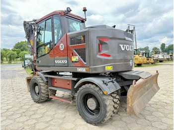 Grävmaskin på däck VOLVO EWR150E