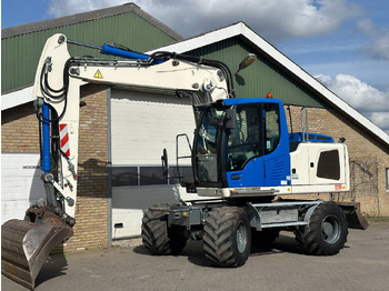 Grävmaskin på däck LIEBHERR A 914