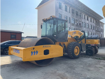 Kompaktor XCMG XS223J