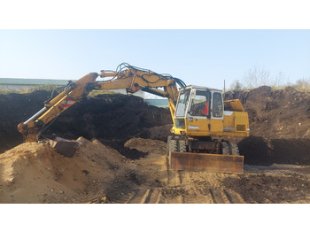 Grävmaskin på däck LIEBHERR