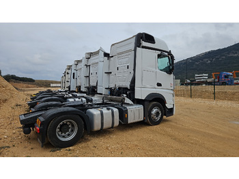 Dragbil MERCEDES-BENZ Actros 1851