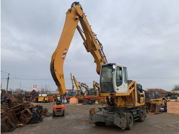 Grävmaskin på däck LIEBHERR A 904 C