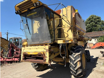Skördetröska NEW HOLLAND