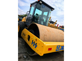 Kompaktor XCMG XS143