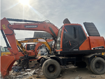 Grävmaskin på däck DOOSAN