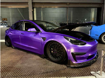 Sedan TESLA
