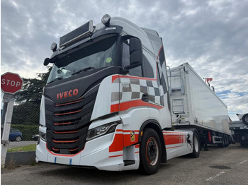Dragbil IVECO S-WAY