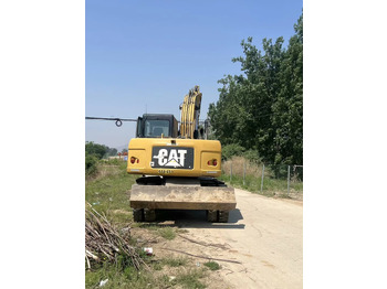 Grävmaskin på däck CATERPILLAR