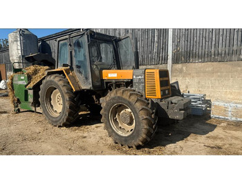 Traktor RENAULT
