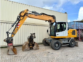 Grävmaskin på däck LIEBHERR A 916